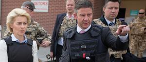Von 2014 bis 2016 war Markus Potzel (rechts, hier mit der damaligen Verteidigungsministerin Ursula von der Leyen) deutscher Botschafter in Kabul.