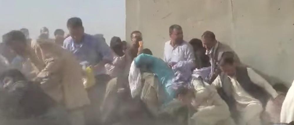 Die Lage rund um den Flughafen Kabul ist weiter chaotisch.