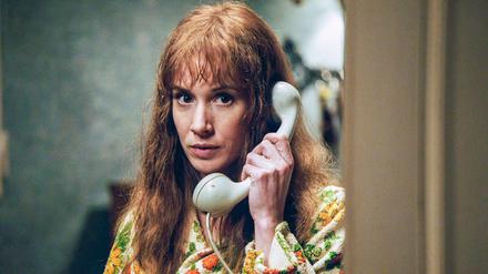 Im Netz der Geheimdienste. Die tschechische Geigerin Marie Skalova (Tatiana Pauhofova) wird sowohl in Prag als auch nach ihrer Flucht in London ausgespäht.