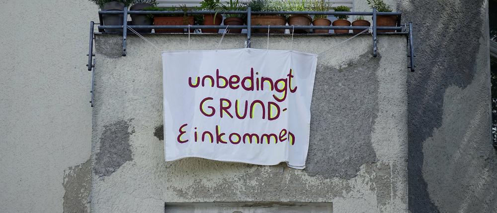 Die Volksinitiative "Expedition Grundeinkommen" hatte ausreichend Unterstützer gesammelt hatte. Mehr als 30 000 Menschen hatten dafür gestimmt.