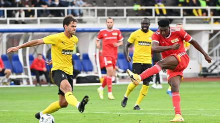 Taiwo Awoniyi (rechts) erzielte zwei Treffer und bereitete ein weiteres vor. 
