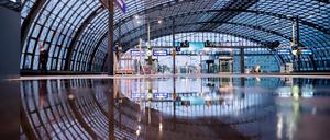 Leere im Berliner Hauptbahnhof. Nur 30 Prozent der ICE fahren.