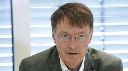 Der SPD-Politiker kritisiert die geplante Streichung der 50er-Inzidenz als Bewertungsmaßstab in der Pandemie.