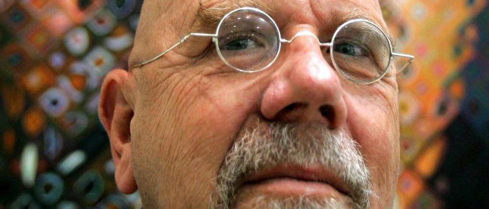 Chuck Close vor einem seiner überdimensionalen Selbstporträts. 