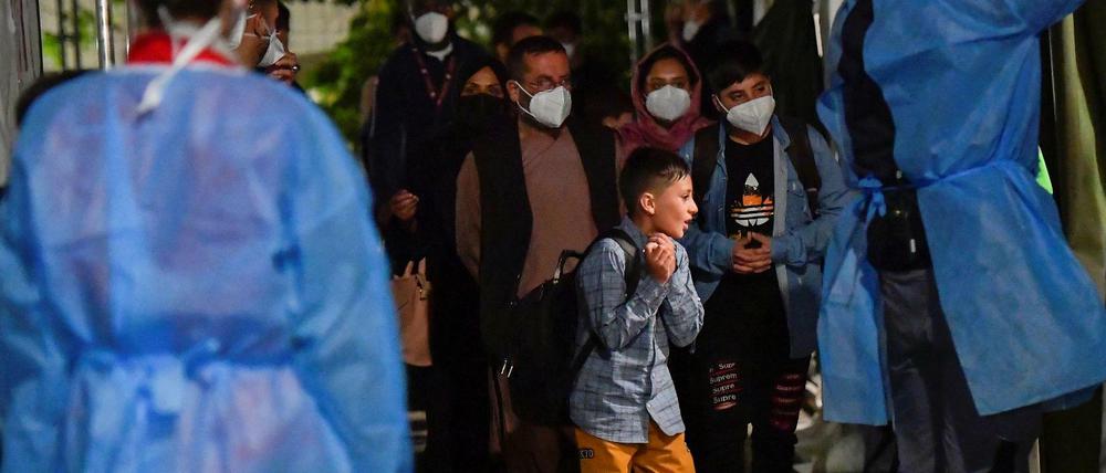 Gerettete aus Afghanistan bei der Ankunft im brandenburgischen Doberlug-Kirchhain.
