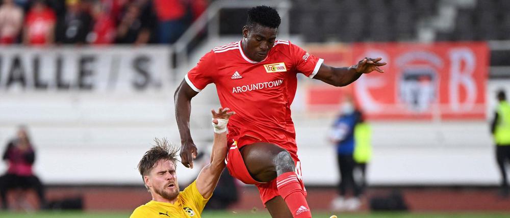 Kampf um den Ball: Unions Taiwo Awoniyi im Conference League Hinspiel gegen Kuopion Palloseura.