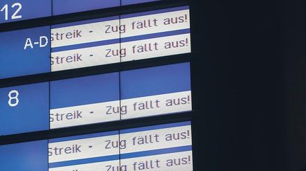 Klappe, die Zweite. Schon wieder streiken die Lokführer und bringen damit viele Fahrgäste auf dem Weg zur Arbeit oder zu Geschäftsterminen in die Bredouille.