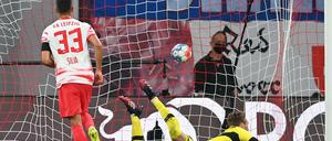 Das lief wie geschmiert. Leipzigs Stürmer Andre Valente da Silva verwandelt einen Strafstoß zum 4:0. 