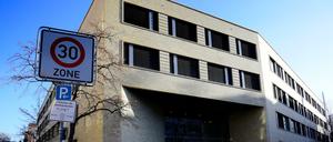 Das Oberstufenzentrum in der Charlottenburger Schillerstraße. Es ist eins von insgesamt 55 Zentren in der Stadt.