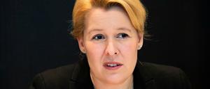 Die damalige Bundesfamilienministerin Franziska Giffey spricht auf einem Presse-Termin. Von ihrem Amt ist sie mittlerweile zurückgetreten, jetzt soll sie nach dem Willen zweier Jugendverbände auch als SPD-Chefin gehen.