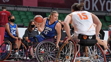 Für Rose Hollermann (Mitte) haben die paralympischen Spiele eine große Bedeutung.