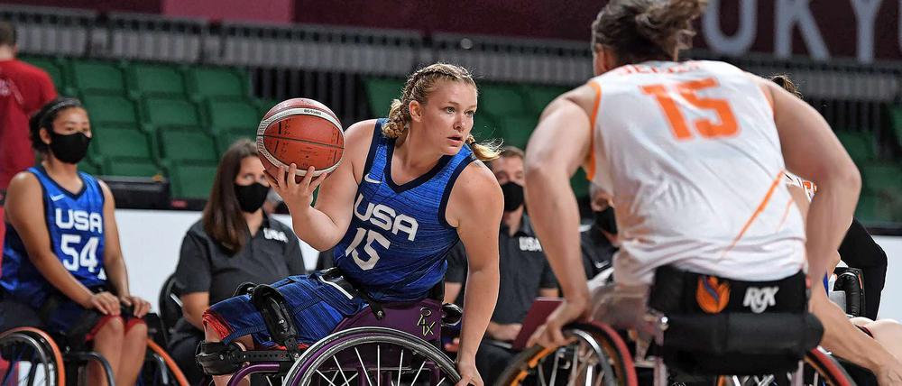 Für Rose Hollermann (Mitte) haben die paralympischen Spiele eine große Bedeutung.