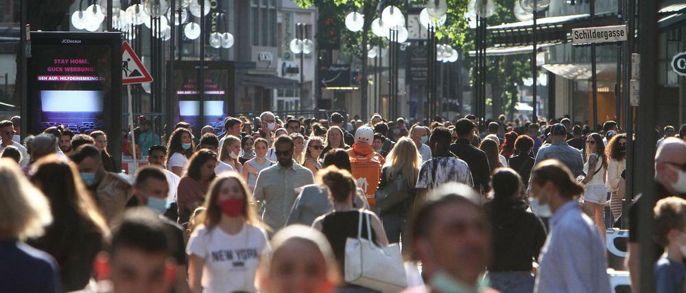Hohe Bevölkerungsdichte. Für den Düsseldorfer Virologen Timm ist das ein Grund für den Inzidenzsprung in NRW.