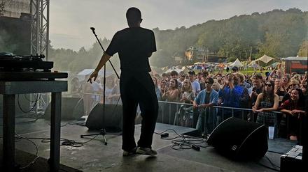 Rapper Rémi auf dem We Go Apart With Art-Festival.