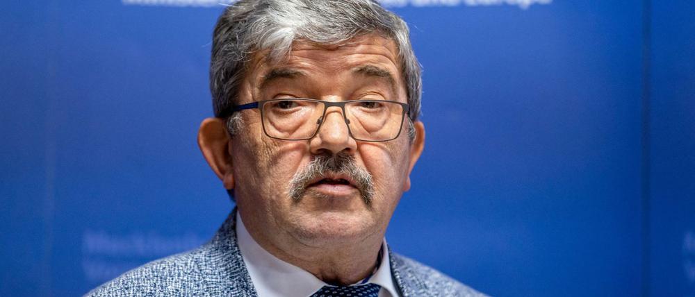 Lorenz Caffier, ehemaliger Innenminister von Mecklenburg-Vorpommern, steht nun im Fokus von Ermittlungen.