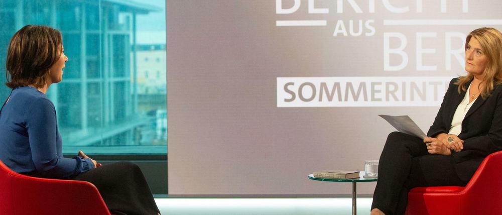 ARD-Sommerinterview. Die Kanzlerkandidatin der Grünen, Annalena Baerbock (links), stellt sich den Fragen von Tina Hassel, Leiterin des ARD-Hauptstadtstudios.