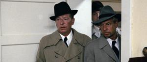 Gestapo-Razzia. Szene aus der Fernsehserie "Die Rote Kapelle" (1972). 