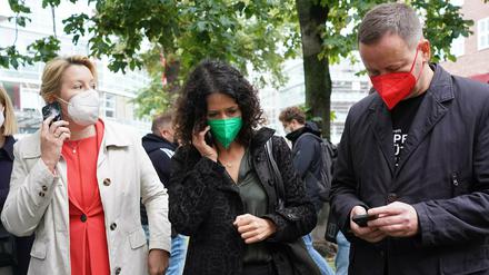 Franziska Giffey (SPD, l-r), Spitzenkandidatin der SPD für die Wahl zum Abgeordnetenhaus Berlin, Bettina Jarasch (Bündnis90/Die Grünen) und Klaus Lederere (Die Linke) am 23. August.