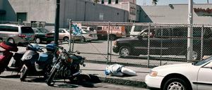 Schlaflager auf dem Gehsteig. Aus Andy Hellers Serie "CA94103"