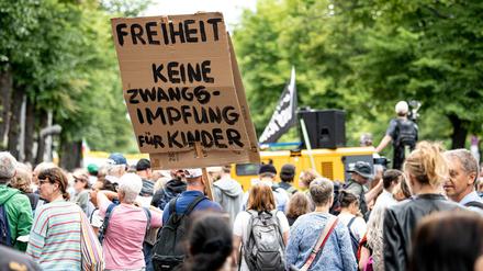 Die Polizei hat mehrere Querdenker-Demos verboten, die am Wochenende in Berlin geplant sind.