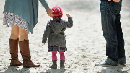 Die Kita- und Schulschließungen während der Pandemie haben bei einem Teil der Väter zu einem anderen Blick auf Geschlechterrollen geführt.