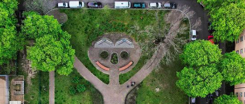 Von oben wirkt der Buschrosenplatz wie ein fröhliches Männeken.