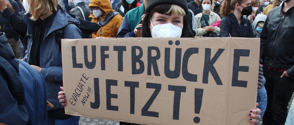 Demonstration für die Evakuierung von durch die Bundeswehr in Afghanistan zurückgelassenen Ortskräften.