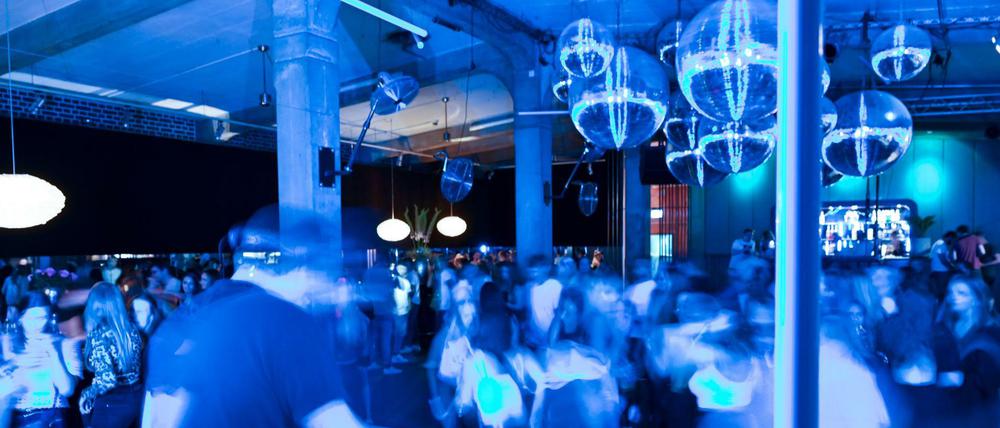 Berlins Clubs fordern, auf PCR-Tests statt auf Maskenpflicht zu setzen.