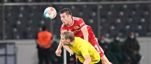 Augen zu und durch! Robin Knoche (oben) spielt bei Union immer und scheint immun gegen die Dreifachbelastung aus Bundesliga, Pokal und Europacup zu sein.
