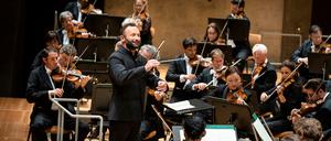 Philharmoniker Chefdirigent Kiril Petrenko und sein Orchester.