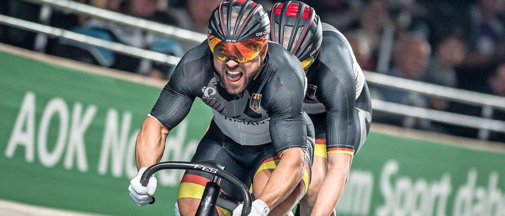 Zwei Mann auf einem Rad. Bei ihrem ersten Start in Tokio sind Robert Förstemann (vorne) und Kai Kruse am Dienstag schon nach 1000 von 4000 Metern ausgestiegen. 