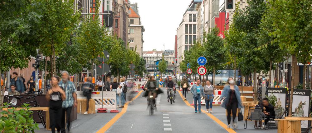 Temporäre Sperrung der Friedrichstraße von der Französischen Straße bis zur Leipziger Straße in Mitte im September 2020.