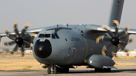 Während der Evakuierungsflüge aus Kabul werden bis zu 230 Personen mit dem Airbus A400M aus dem Krisengebiet geflogen.