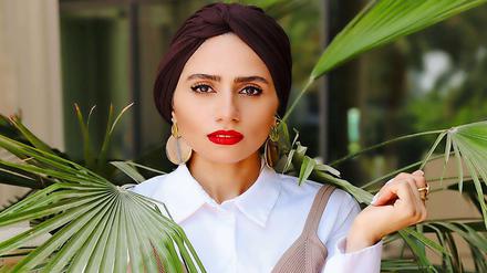  Zainab Al-Eqabi, 31, hat über 1,5 Millionen Abonnent*innen in den Sozialen Medien.
