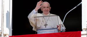 Die Operation des Papstes war offenbar ernster als bislang bekannt.