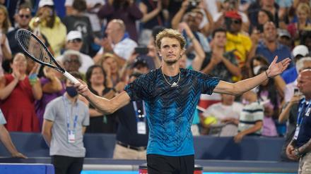 Nach dem Match gegen Stefanos Tsitsipas beschwerte sich Alexander Zverev über seinen Kontrahenten. Der Grieche soll während eines Toilettengangs Kontakt mit seinem Trainer aufgenommen haben.