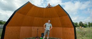 Knapp sechs Meter breit und drei Meter hoch: Die "Acoustic Shell" im Mauerpark.
