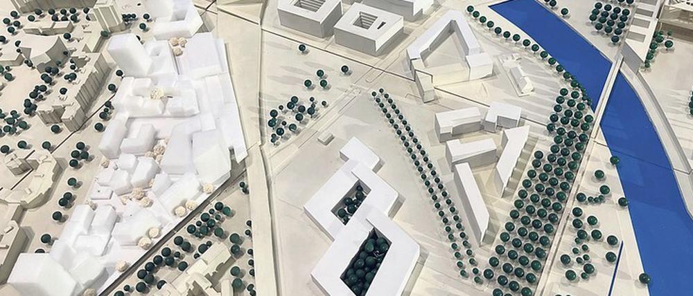 Das ULAP-Quartier ist ein keilförmiges Grundstück, das sich zwischen der Invalidenstraße, der Emma-Herwegh-Straße, dem Bahnviadukt und Alt-Moabit befindet. Der ob seiner Nähe zum Hauptbahnhof attraktive Standort soll neu beplant werden. 