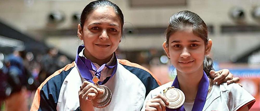 Parul Parmar und die 30 Jahre jüngere Palak Kohli (rechts).