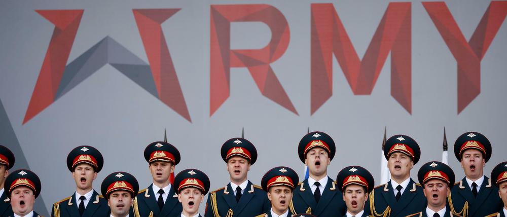 Einstimmig mehrstimmig. Ein russischer Soldatenchor bei der Eröffnung eines internationalen militärisch-technischen Forums im patriotischen Kongress- und Ausstellungszentrum in der Region Moskau am 23. August.