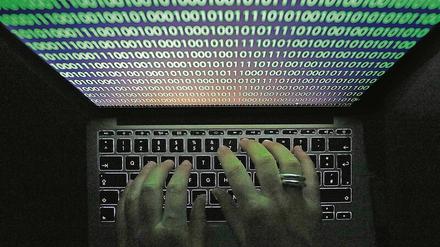 Mit der Wiederherstellung der Systeme nach einem Cyberangriff bleibt die Gefahrenlage beständig hoch. An der Justus-Liebig-Universität in Gießen folgten etwa zahlreiche Phishing-Angriffe auf Studierende.