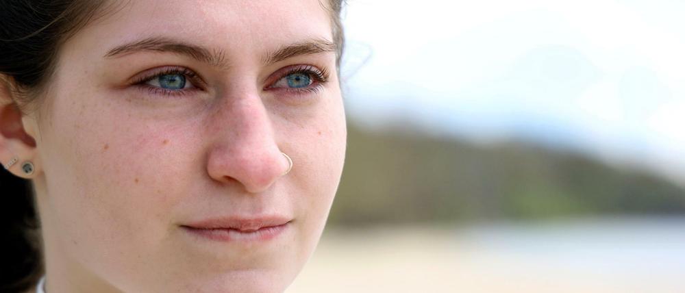 Dina, geboren nach der Terrorattacke von 2011, musste ihre Jugend ohne Vater bewältigen.