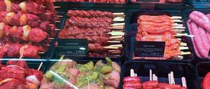Wird wahrscheinlich teurer: Entweder kommt die Fleischsteuer oder der Handel verkauft nur noch höherwertiges, teureres Fleisch.