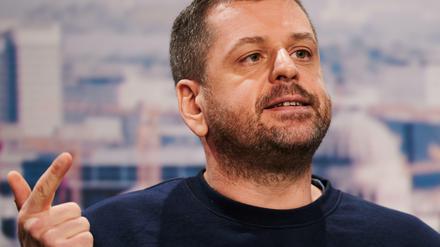 Werner Graf, Landesvorsitzender von Bündnis 90/Die Grünen in Berlin, bei einem Parteitag im November 2020 im Neuköllner Estrel-Hotel.