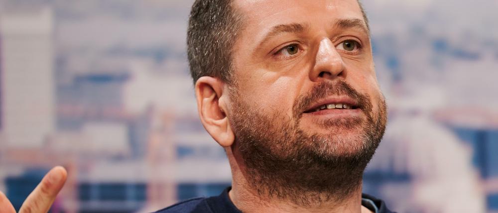 Werner Graf, Landesvorsitzender von Bündnis 90/Die Grünen in Berlin, bei einem Parteitag im November 2020 im Neuköllner Estrel-Hotel.