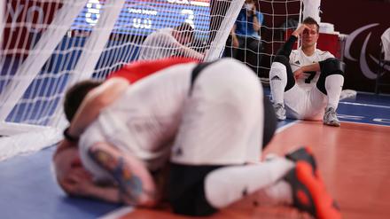 Reno Tiede (rechts), 31, ist Kapitän der deutschen Goalball-Nationalmannschaft.