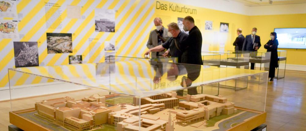 Eine Ausstellung in der Kunstbibliothek beleuchtet die Geschichte des Kulturforums.
