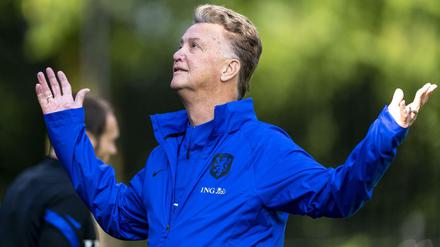 Wer hätte es denn sonst machen sollen? Louis van Gaal, inzwischen 70, versucht sich zum dritten Mal als Bondscoach.