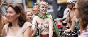 Auf dieser Demo einige Tage nach dem Vorfall in der "Plansche Plänterwald" wurde freies Geleit für freie Oberkörper gefordert.