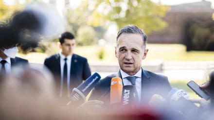 Es geht um die Rettung von vielen Menschen aus dem Machtbereich der Taliban - und womöglich auch um sein politisches Erbe: Außenminister Heiko Maas (SPD) in der usbekischen Hauptstadt Taschkent.